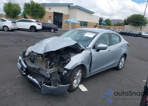 2018 Toyota Yaris Ia z USA, uszkodzony, nr VIN 3MYDLBYV2JY305674